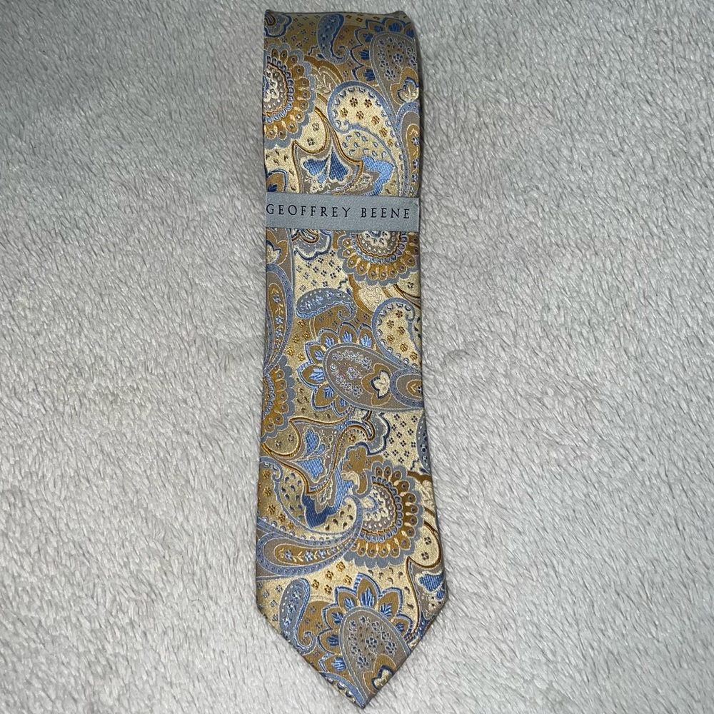 Geoffrey Beene paisley tie